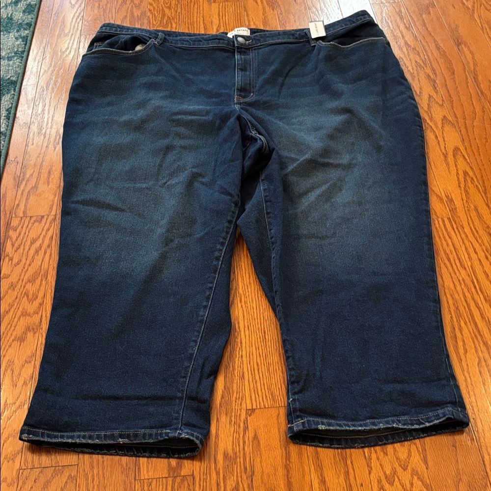 Lane Bryant Boyfriend Capri Mid Rise Size 28 NWT